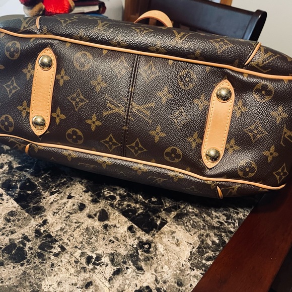 Used Authentic LV Galleria PM, classic monogram, pictures shown - Picture 14 of 16